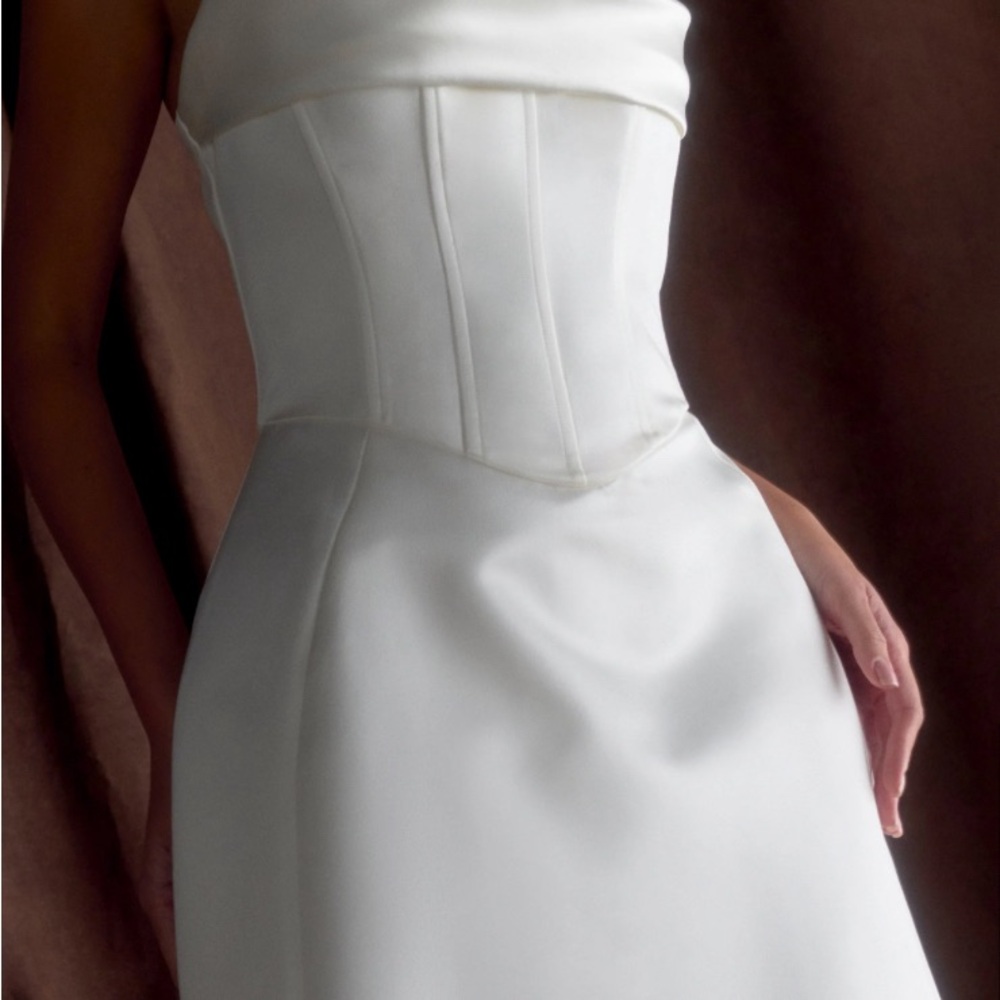 Meshki Elegant White Strapless Mini Dress